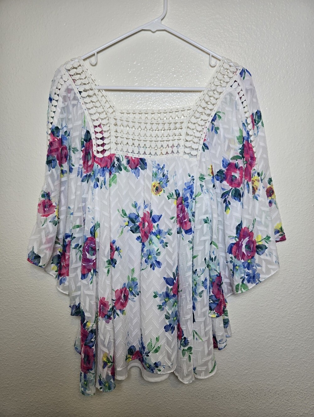 Anthropologie Meadow Rue Boho Floral Flutter Butterfly Sleeve Crochet Kimono